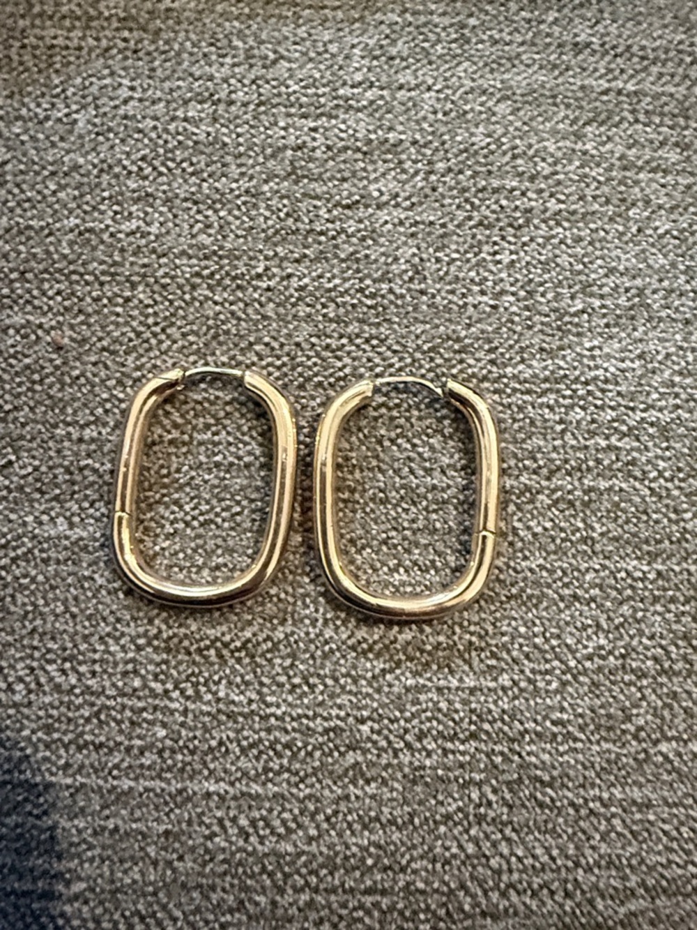 Gold Oval Hinge Hoop Earrings - Classic Women's Jewelry